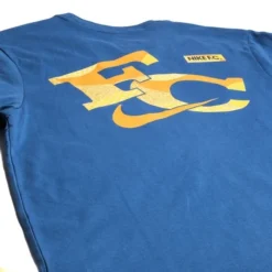 Nike F.C. T-Shirt Seasonal Graphic - Marina -TTKX-KLEIDUNG SHOP 2df6de9ed987