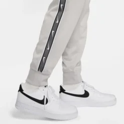 Nike Jogginghose NSW Repeat - Iron Grau/Schwarz -TTKX-KLEIDUNG SHOP 43886b7acd39