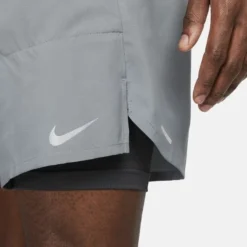 Nike Laufshorts Dri-FIT Stride 2IN1 - Smoke Grau/Silber -TTKX-KLEIDUNG SHOP 5ad9daabe791