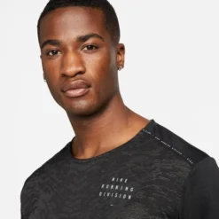 Nike Lauf T-Shirt Dri-FIT Run Division Rise 365 - Schwarz/Silber -TTKX-KLEIDUNG SHOP 7390776e2343