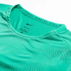 Nike Lauf T-Shirt Division Rise 365 - Grün/Silber -TTKX-KLEIDUNG SHOP 9c26c1a310f6