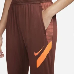 Nike Trainingshose Dri-FIT Strike 21 - Bronze Eclipse/Rot/Orange Damen -TTKX-KLEIDUNG SHOP a62f6b4546d6