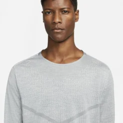 Nike Lauf T-Shirt Dri-FIT ADV Techknit - Smoke Grau/Silber -TTKX-KLEIDUNG SHOP f0db89a7c891